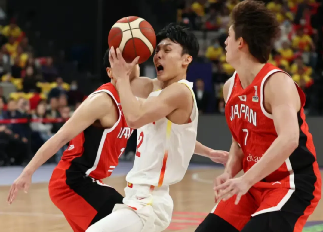 多宝平台 -包含亚特兰大训练开放日，清晨绝杀压哨引欢呼，CBA常规赛在即，阵容厚度经受考验的词条