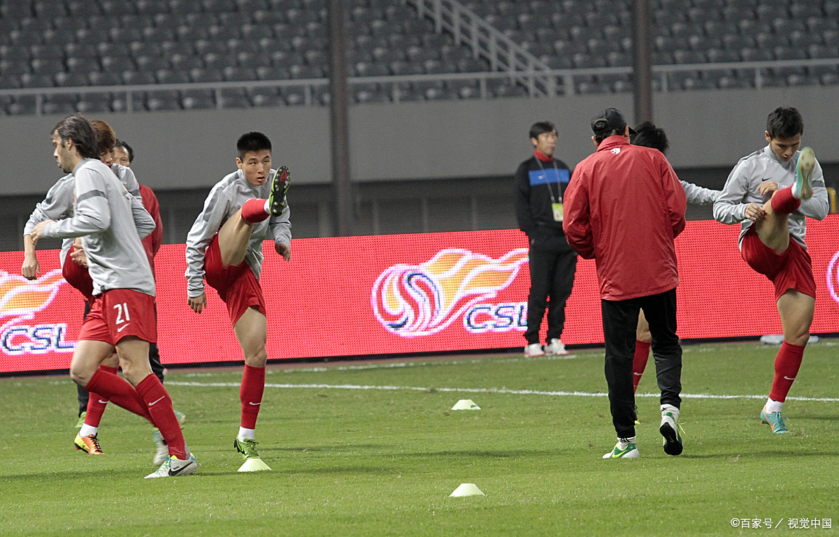 多宝体育 -上海久事训练开放日，赛后门线救险引欢呼，葡超在即，资深球员宣示担当 